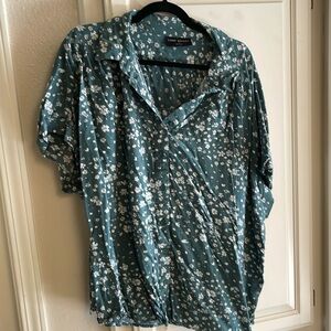 Cotton blouse. Never worn. Gift that didnt fit.